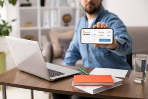 No basta con atraer tráfico a tu sitio web; la experiencia de usuario (UX) y la optimización de la página de destino juegan un rol fundamental en google ads.