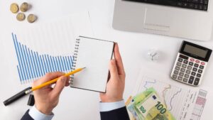 Comparar el desempeño de tu agencia con otras en el mercado puede dar una idea de si estás obteniendo un buen servicio.