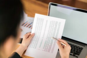 Un cotizador inmobiliario es una herramienta que permite a los clientes obtener información detallada sobre precios, características y opciones de financiamiento de un inmueble en tiempo real.